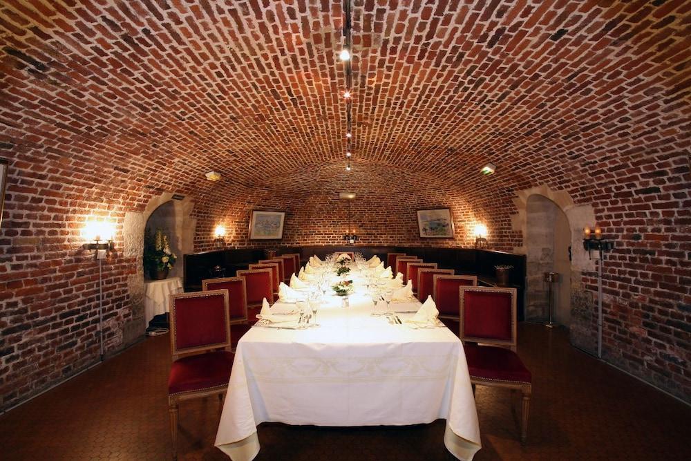 Chateau De La Motte Fenelon 껑브헤 외부 사진