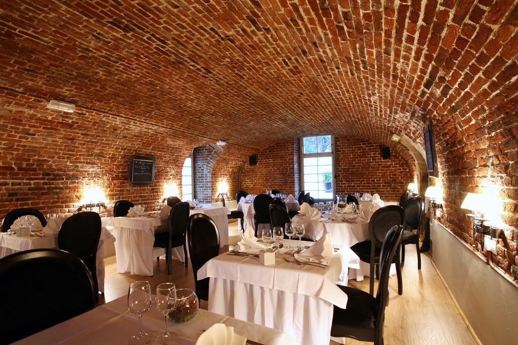 Chateau De La Motte Fenelon 껑브헤 외부 사진