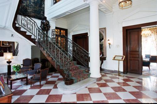 Chateau De La Motte Fenelon 껑브헤 외부 사진