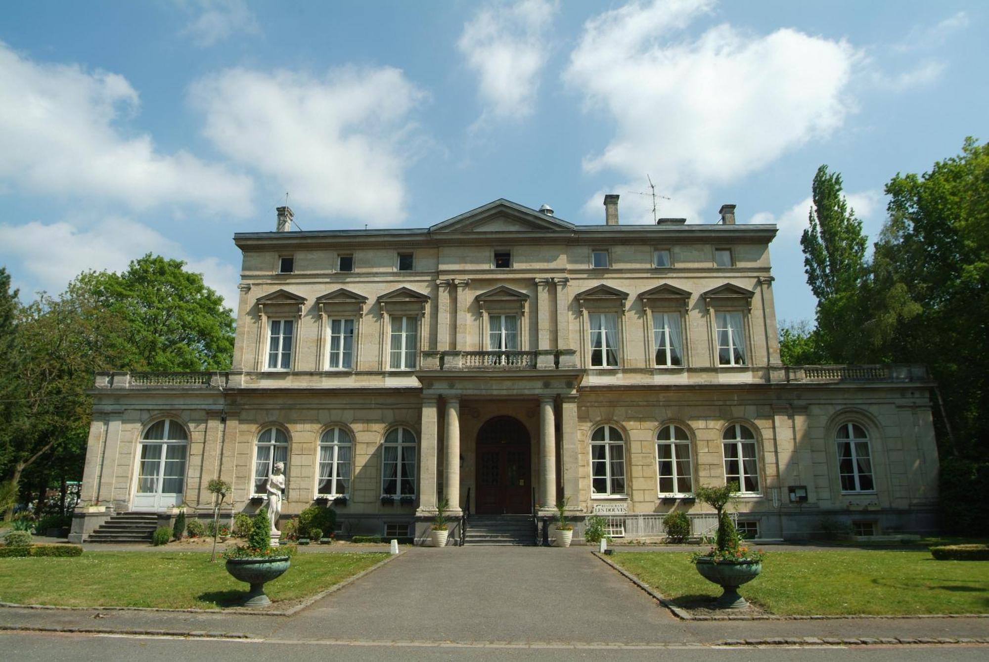 Chateau De La Motte Fenelon 껑브헤 외부 사진