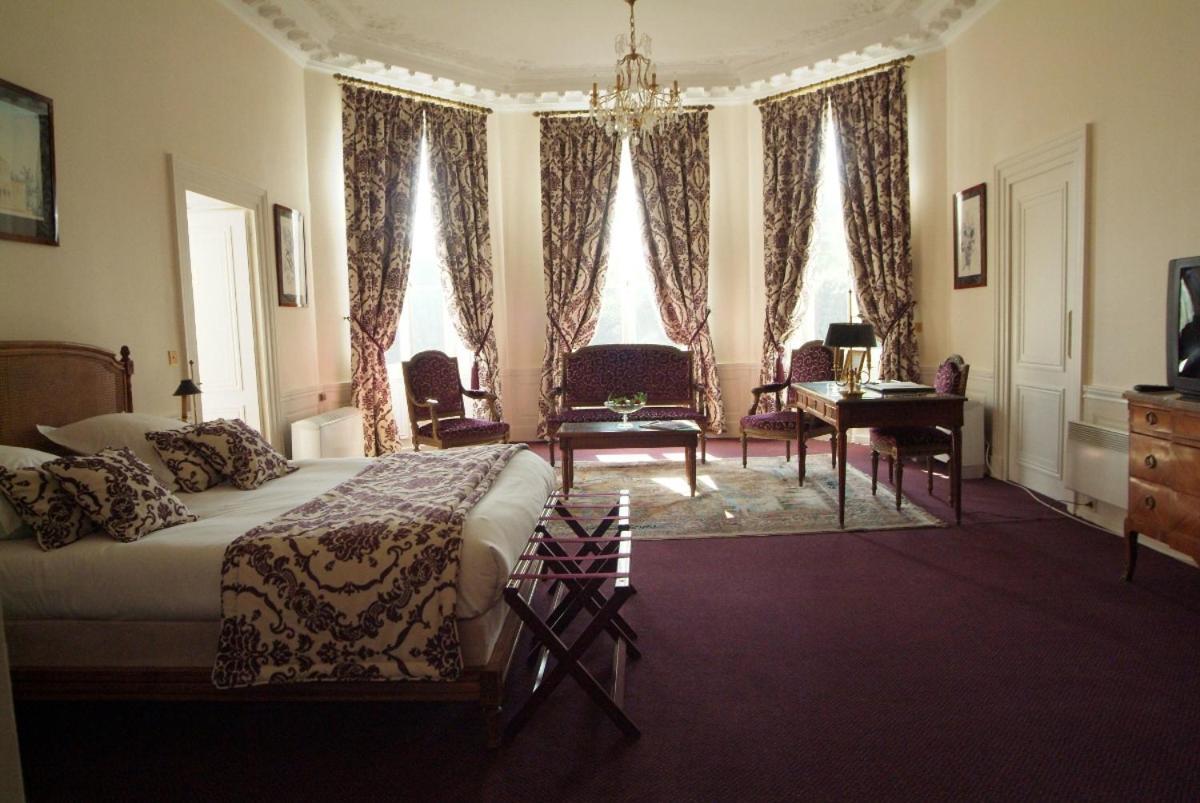 Chateau De La Motte Fenelon 껑브헤 외부 사진