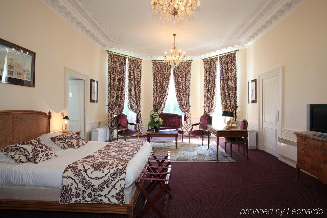 Chateau De La Motte Fenelon 껑브헤 외부 사진